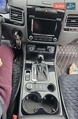 Позашляховик / Кросовер Volkswagen Touareg 2011 в 
