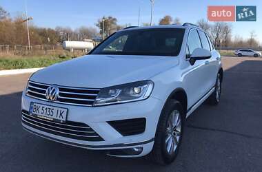 Внедорожник / Кроссовер Volkswagen Touareg 2015 в Радивилове