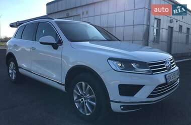 Внедорожник / Кроссовер Volkswagen Touareg 2015 в Радивилове