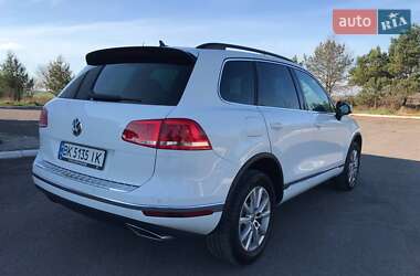 Внедорожник / Кроссовер Volkswagen Touareg 2015 в Радивилове