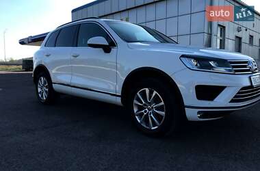 Внедорожник / Кроссовер Volkswagen Touareg 2015 в Радивилове