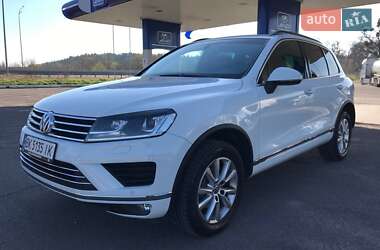 Внедорожник / Кроссовер Volkswagen Touareg 2015 в Радивилове