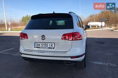 Внедорожник / Кроссовер Volkswagen Touareg 2015 в Радивилове