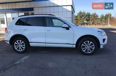 Внедорожник / Кроссовер Volkswagen Touareg 2015 в Радивилове