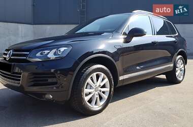 Позашляховик / Кросовер Volkswagen Touareg 2013 в Києві