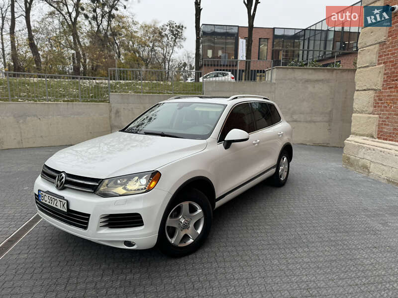 Внедорожник / Кроссовер Volkswagen Touareg 2012 в Львове