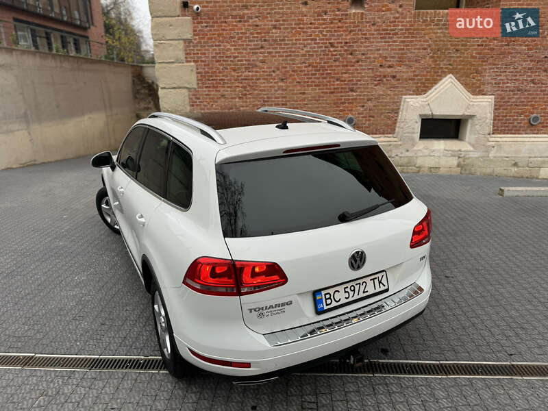 Внедорожник / Кроссовер Volkswagen Touareg 2012 в Львове