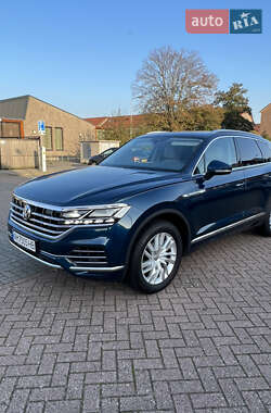 Внедорожник / Кроссовер Volkswagen Touareg 2018 в Львове