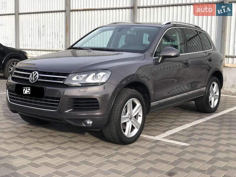 Внедорожник / Кроссовер Volkswagen Touareg 2011 в Киеве