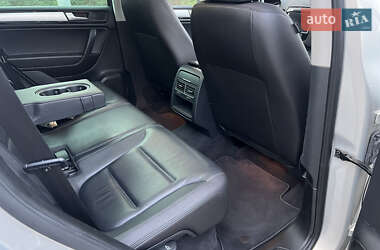 Внедорожник / Кроссовер Volkswagen Touareg 2012 в Черновцах