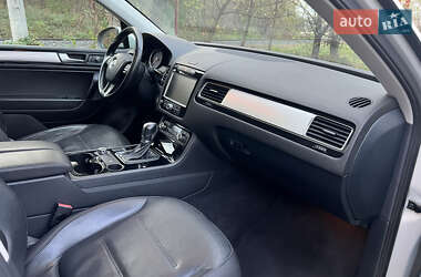 Внедорожник / Кроссовер Volkswagen Touareg 2012 в Черновцах