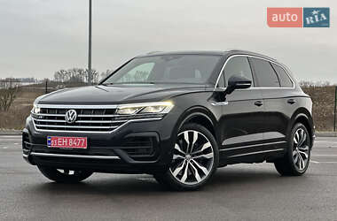 Позашляховик / Кросовер Volkswagen Touareg 2020 в Рівному