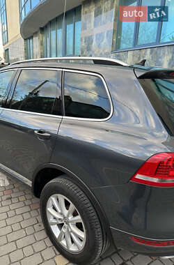 Внедорожник / Кроссовер Volkswagen Touareg 2012 в Тернополе