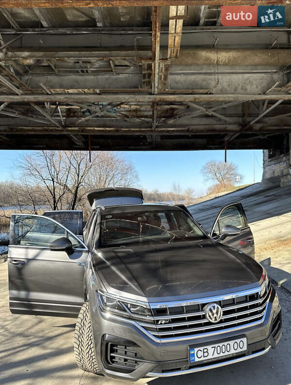 Внедорожник / Кроссовер Volkswagen Touareg 2019 в Киеве