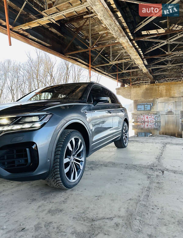 Внедорожник / Кроссовер Volkswagen Touareg 2019 в Киеве