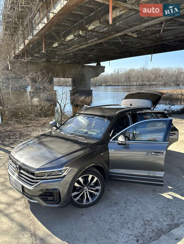 Внедорожник / Кроссовер Volkswagen Touareg 2019 в Киеве