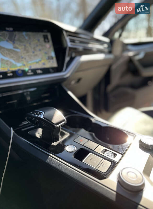 Внедорожник / Кроссовер Volkswagen Touareg 2019 в Киеве