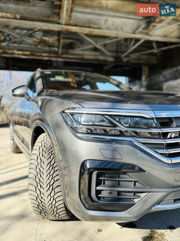Внедорожник / Кроссовер Volkswagen Touareg 2019 в Киеве