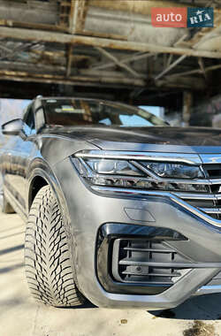 Позашляховик / Кросовер Volkswagen Touareg 2019 в 