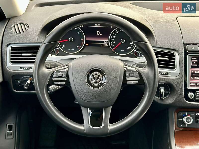 Позашляховик / Кросовер Volkswagen Touareg 2017 в Дніпрі