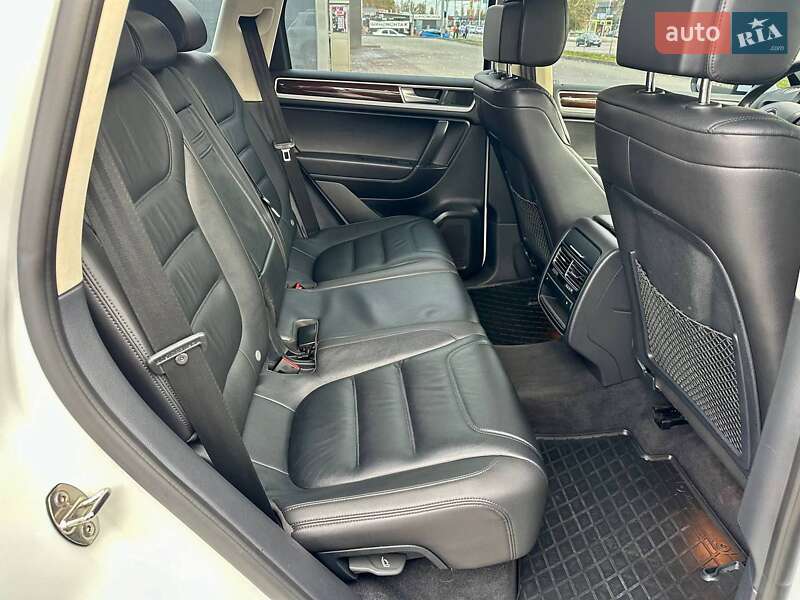 Позашляховик / Кросовер Volkswagen Touareg 2017 в Дніпрі