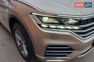 Позашляховик / Кросовер Volkswagen Touareg 2018 в Києві