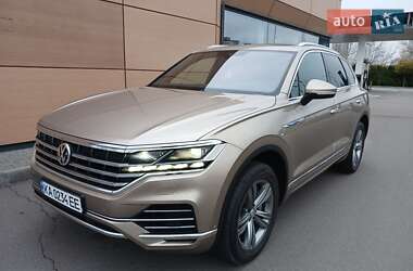 Позашляховик / Кросовер Volkswagen Touareg 2018 в Києві