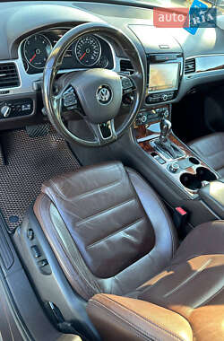 Позашляховик / Кросовер Volkswagen Touareg 2011 в Івано-Франківську