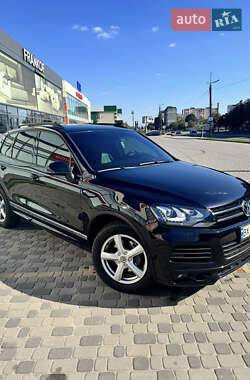 Внедорожник / Кроссовер Volkswagen Touareg 2012 в Хмельницком