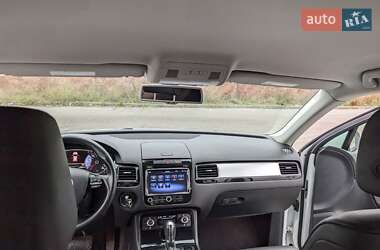 Внедорожник / Кроссовер Volkswagen Touareg 2014 в Ровно