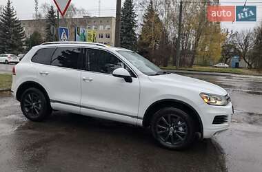 Внедорожник / Кроссовер Volkswagen Touareg 2014 в Ровно