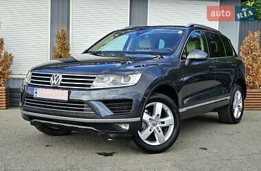 Позашляховик / Кросовер Volkswagen Touareg 2015 в Києві