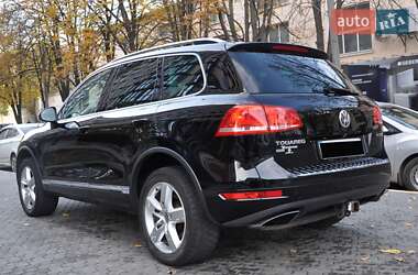 Внедорожник / Кроссовер Volkswagen Touareg 2011 в 