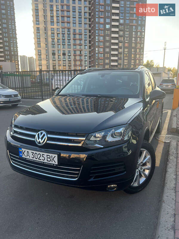 Внедорожник / Кроссовер Volkswagen Touareg 2011 в Киеве