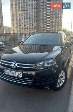 Внедорожник / Кроссовер Volkswagen Touareg 2011 в Киеве