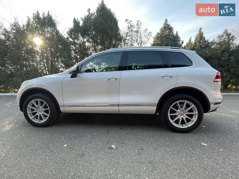 Внедорожник / Кроссовер Volkswagen Touareg 2015 в Черкассах
