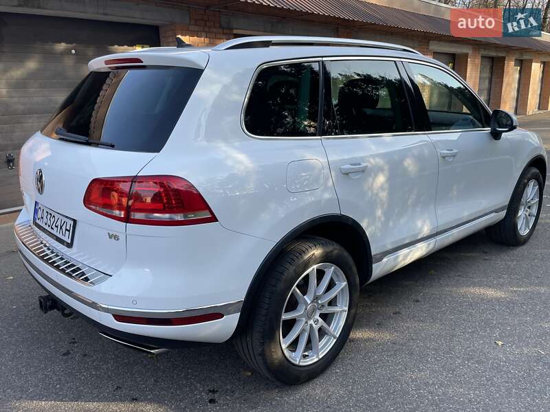 Внедорожник / Кроссовер Volkswagen Touareg 2015 в Черкассах