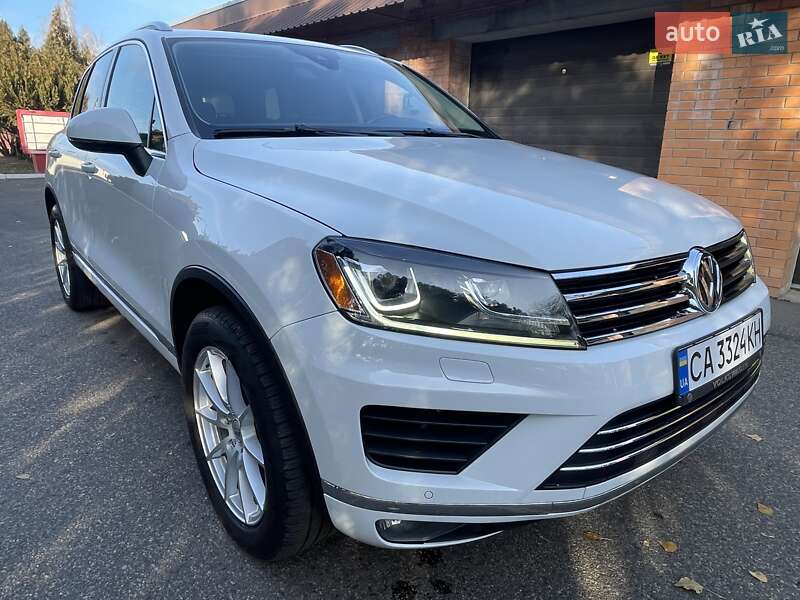 Внедорожник / Кроссовер Volkswagen Touareg 2015 в Черкассах