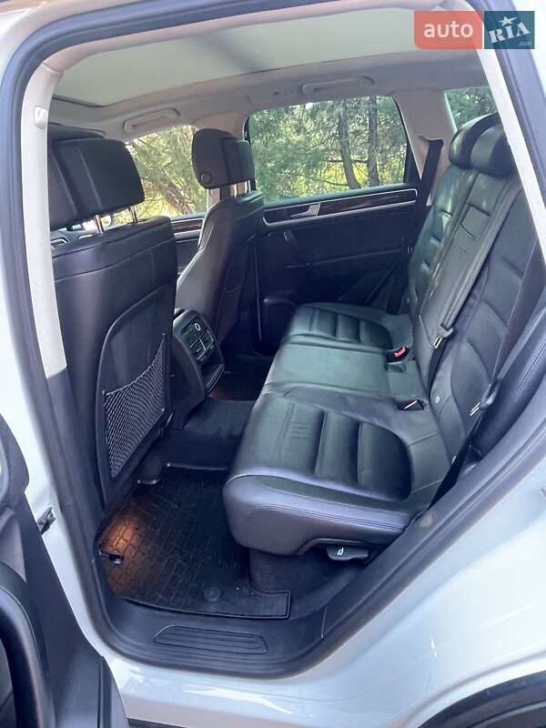 Внедорожник / Кроссовер Volkswagen Touareg 2015 в Черкассах