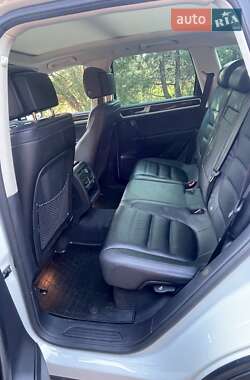 Внедорожник / Кроссовер Volkswagen Touareg 2015 в 