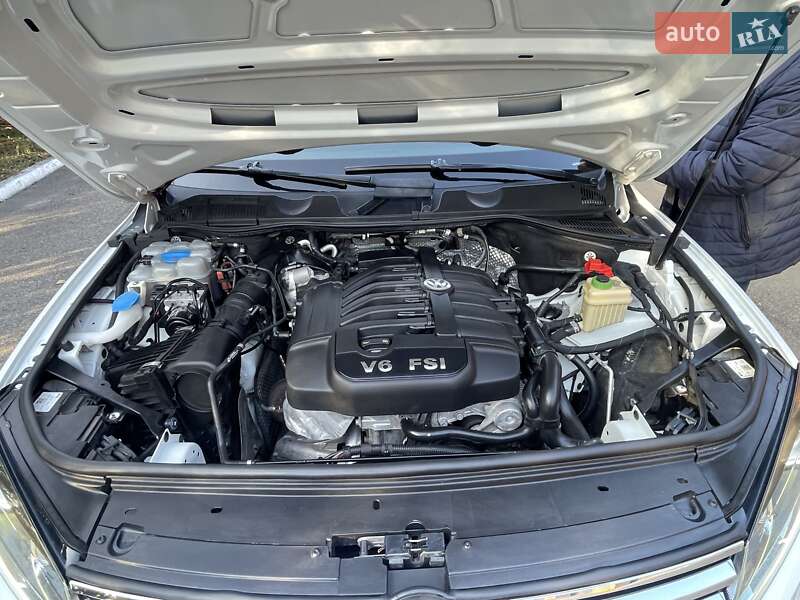 Внедорожник / Кроссовер Volkswagen Touareg 2015 в Черкассах