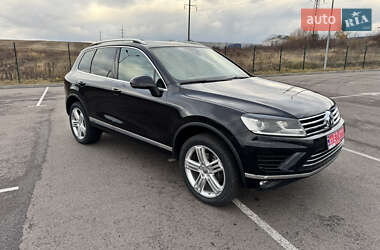 Позашляховик / Кросовер Volkswagen Touareg 2015 в Рівному