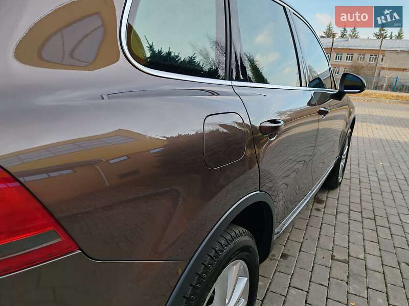 Внедорожник / Кроссовер Volkswagen Touareg 2013 в Харькове