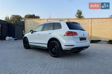 Позашляховик / Кросовер Volkswagen Touareg 2014 в 