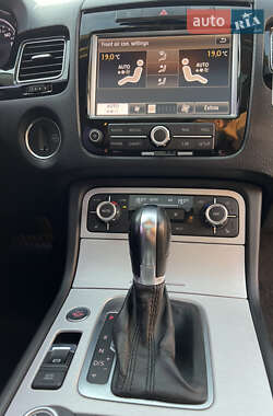Позашляховик / Кросовер Volkswagen Touareg 2014 в 