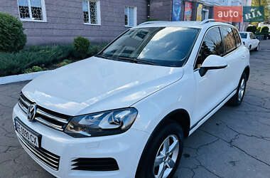 Внедорожник / Кроссовер Volkswagen Touareg 2014 в Каменском