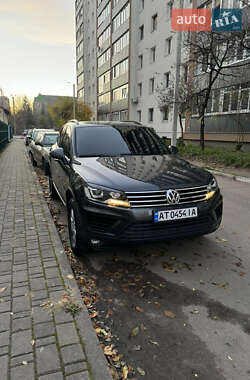 Внедорожник / Кроссовер Volkswagen Touareg 2015 в Калуше