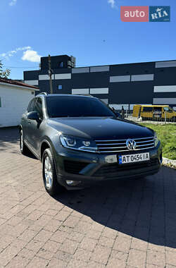 Внедорожник / Кроссовер Volkswagen Touareg 2015 в Калуше