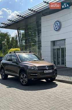 Внедорожник / Кроссовер Volkswagen Touareg 2012 в Днепре