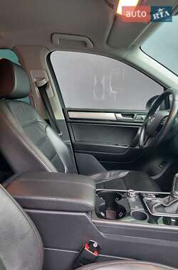 Внедорожник / Кроссовер Volkswagen Touareg 2012 в 